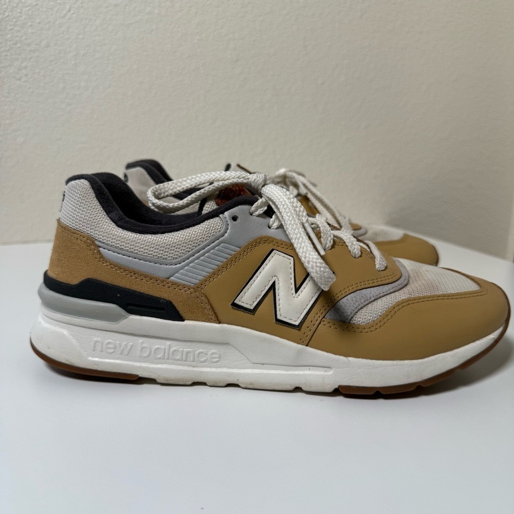 New Balence 997H Retro Sneakers Women’s Size 9.5